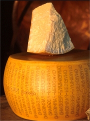 Le Parmigiano Reggiano est le seul vrai Parmesan, et le seul 
fromage pouvant porter cette dénomination.
Photo : © Parmigiano Reggiano