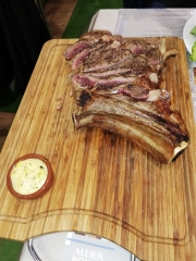 Une côte de boeuf Charolais du Bourbonnais maturé à 90 jours
Photo : © Cooking2000