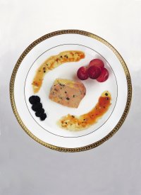 Le Diamant Rosé de foie gras
de canard mi-cuit au Champagne rosé 
et au jus de truffes