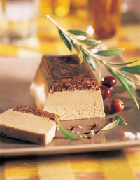 Comtesse du Barry s'est inspirée 
des parfums de l'été pour créer
son deuxième foie gras de l'année 2005 :
l'Estival de bloc de foie gras de canard mi-cuit
à la concassée d'olives Taggiasche en gelée de canard.