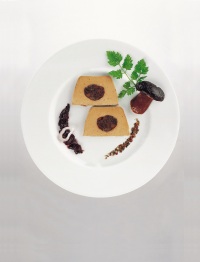 Le Forestier de bloc de foie gras
de canard mi-cuit aux cèpes à la bordelaise
et au vin de Graves