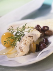 Filet de bar en papillote aux pommes de terre, thym frais et citron confit
Photo : © CIPA / Philippe Asset