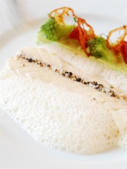 Bar sauvage cuit entier en croûte de sel
Photo : DR