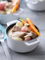 Blanquette de veau en noir et blanc
Photo : © Veau de la Pentecôte / Amélie Roche – Stylisme : Bérengère Abraham