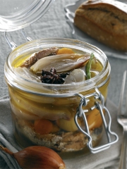 Bocal de sardines aux échalotes traditionnelles
Photo : © Christian Adam