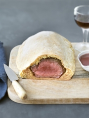 B&oelig;uf de Chalosse en croûte, sauce au poivre du Vietnam et Armagnac
Photo : © N.Carnet / G. Bardel - Julien Duboué pour Qualité Landes