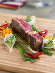 Bœuf de Chalosse, guacamole & piquillos, aneth et citron vert
Photo : © Qualité Landes / Anne Lanta