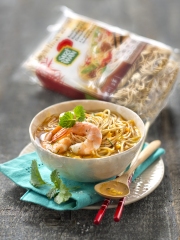 Recette Bouillon pimenté aux crevettes et à la citronnelle, nouilles aux oeufs