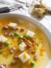 Bouillon de pommes de terre à la Tomme de Savoie Fermière
Photo : © Studio Bergoend
