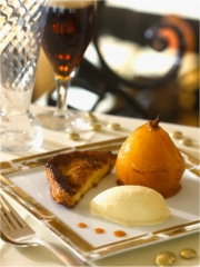 Brioche à la Bière de Noël, poires en éventail et glace à la Bière de Noël