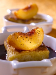 Brioche perdue aux Pêches de nos Régions, jus de mûre au poivre noir
Photo : © pêche enVie, pêche d'ici