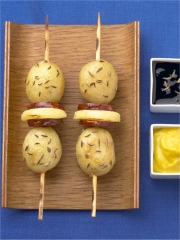 Brochette d'Apéribilles au fromage de chèvre, chorizo et carvi
Photo : © P.L Viel / Doréoc
Stylisme : V. Drouet