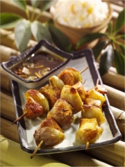 Brochettes de poulet indonésiennes aux Echalotes Traditionnelles
Photo : © François Bertram / Stylisme : Claire Blancherie