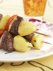 Brochettes de pommes de terre primeurs à l'agneau
Photo : © Fousdepommesdeterre