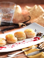 Brochettes de Saint-Jacques à la vanille, sauce à la betterave
Photo : © Weber