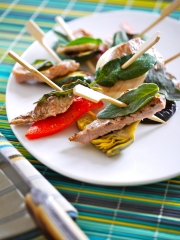 Brochettes façon saltimbocca de veau
Photo : © Emmanuel Auger / Veau de la Pentecôte