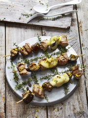 Brochettes de veau et d'aubergine au thym et au café
Photo : © Amélie Roche / Veau de la Pentecôte