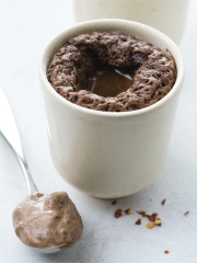 Brownies épicés avec crème fouettée chocolatée
Photo : © Ducros / Studio Nicolas Louis