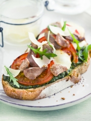 Bruschettas d'agneau à la tapenade
Photo : © Nicolas Louis