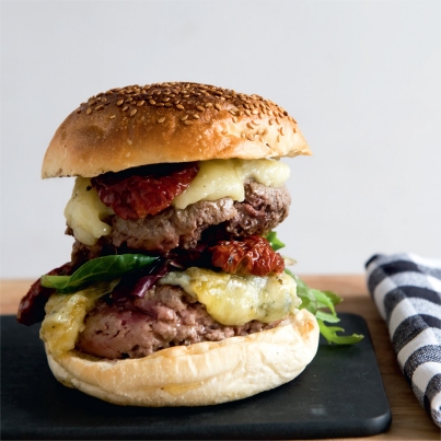 Burger very Big Fernand, boeuf et veau aux 2 fromages
Photo : © Charlotte Lascève