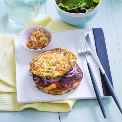 Burger au boudin noir, aux galettes de pommes de terre et aux pommes
Photo : © Infocharcuteries