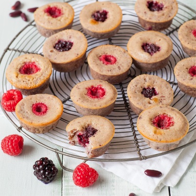 Cake en bouchées aux mûres ou framboises (à base de haricots rouges)
Photo : © FNLS / Sandra Mahut