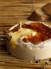 Camembert tiède au caramel poivré
Photo : © C. Herlédan / CNIEL