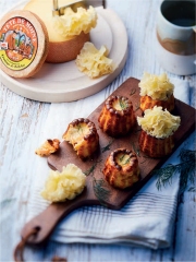 Cannelés au saumon et à l'aneth surmontés de Tête de Moine AOP
Photo : © Fromages de Suisse
