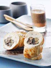 Cannellonis de Poulet Fermier d'Auvergne aux champignons de Paris, lait d'olives noires et purée de tomate
Photo : © Pierre Soissons