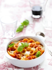 Cappelletti gratinés à la tomate et à la mozzarella
Photo : © Edda Onorato - Un déjeuner de Soleil