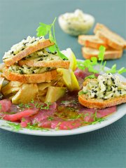 Carpaccio de thon aux artichauts marinés
Photo : © Natacha Nikouline