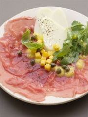Carpaccio de bœuf et poires en vinaigrette de mangue