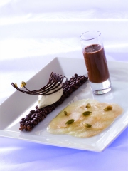 Carpaccio de Poire Cardamome, Crumble de Riz Soufflé Chocolat
Photo : © Christophe Madamour - Thermes Marins Saint-Malo