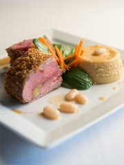 Carré filet d'agneau pané au pain d'épices et flan de Haricots Tarbais
Photo : © Jean-Jacques Ader