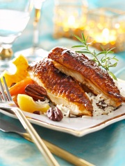 Chapon farci en coque dorée aux abricots et aux noix
Photo : © Volailles Française