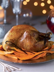 Chapon de pintade fermier Label Rouge rôti à la vanille et ses patates douces glacées
Photo : © Volaille Fermière Label Rouge©