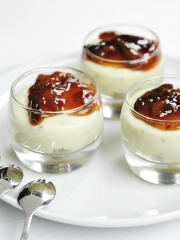 Cheesecake de Bleu d'Auvergne en verrines, confiture de prunes
Photo : © AOP Laitières