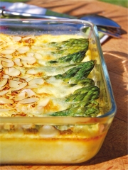 Clafoutis salé aux asperges vertes, amandes et parmesan
Photo : © Philippe Dufour, Interfel