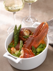 Cocotte de homard poché aux asperges et sa nage de Riesling
Photo : © Ph. Asset / CIVA