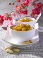 Compoté de pêches blanches d'ici aux amandes et à la fleur d'oranger
Photo : © Pêches de nos Régions / Philippe Asset