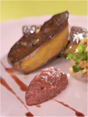 Confit d'oignons de Roscoff, escalope de foie gras poêlée