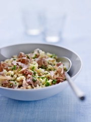 Coquillettes façon risotto à l'huile de truffe, jambon cru Aoste et noix
Photo : © Aoste - Jean-Claude Amiel