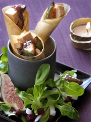 Cornets Croustillants au Foie Gras et Confiture de Figues Bonne Maman, Salade de Mâche, aux Panais et à la Betterave
Photo : © Bonne Maman / F. Mantovani