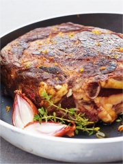 Côte de boeuf marinée à la chicorée et échalotes confites
Photo : © R. Reveau / G. Artaud