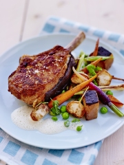 Côte de Veau Panée à la Chapelure de Pain Brûlé et Printanière de Légumes
Photo : © Veau de la Pentecôte / J. C Amiel / O. Souksis Savanh