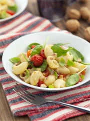 Coudes rayés aux tomates cerise et épinards