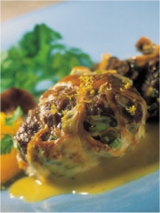 Crépinettes de joues de veau façon Osso-Buco aux agrumes et chanterelles
Photo : © Confédération Nationale de la Triperie Française (CNTF)