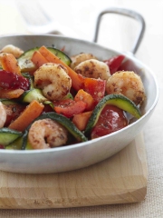 Crevettes sautées aux Légumes Croquants, façon wok et sa sauce acidulée
Photo : © Francesca Mantovani