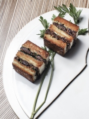 Croc' joue de bœuf, moutarde, cornichons et beurre d'herbes
Photo : © Guillaume Czerw