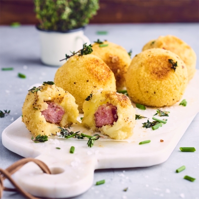 Cromesquis de morbier et saucisse de Morteau
Photo : © Anne-Sophie Lhomme &ndash; Charly Deslandes